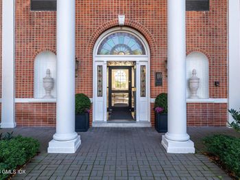 40 W Elm Street