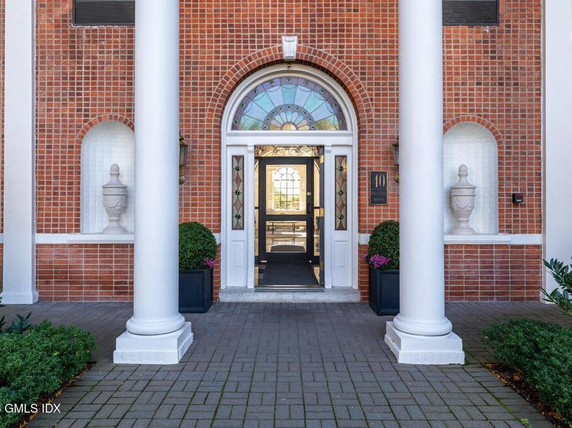 40 W Elm Street 4G, Greenwich CT 06830