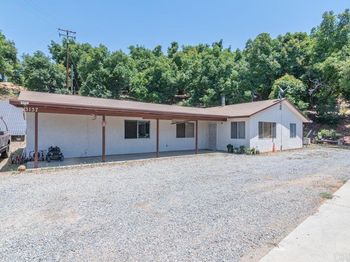 3135 E Valley Parkway