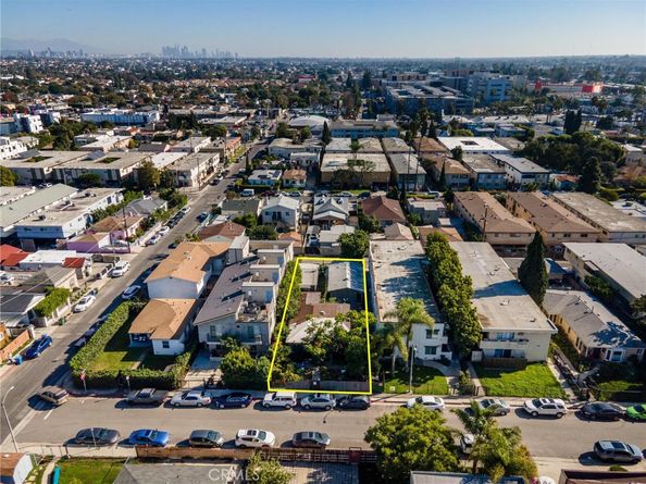 2008 S Corning, Los Angeles CA 90034