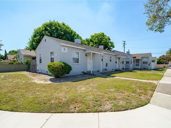 2650 E Carson