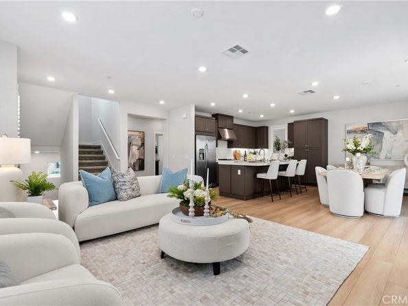 601 Catalonia, Lake Forest CA 92630