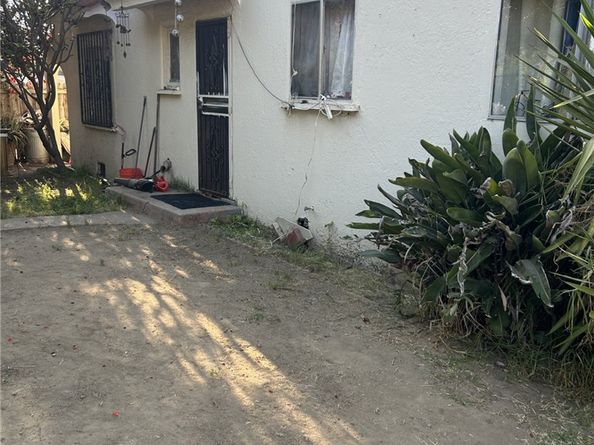 2002 W Avenue 33, Los Angeles CA 90065