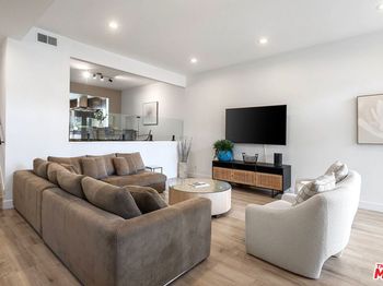 17165 Palisades Circle