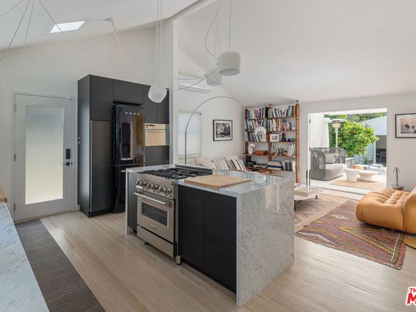 814 Angelus Place, Venice CA 90291