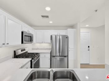 13200 Pacific Promenade