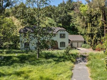 2221 Benedict Canyon Drive