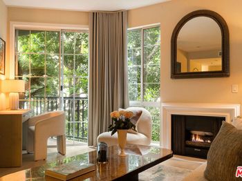 585 N Rossmore Avenue