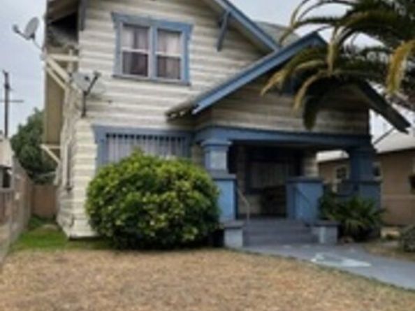 1555 W Vernon Avenue, Los Angeles CA 90062