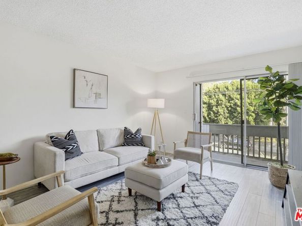 18620 Hatteras Street 276, Tarzana CA 91356