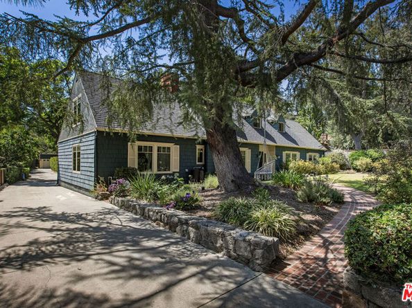 2555 N Altadena Drive, Altadena CA 91001