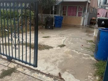 1606 W 206th