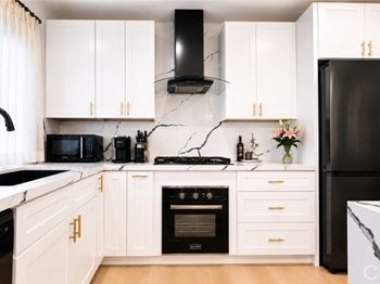 1233 N Laurel