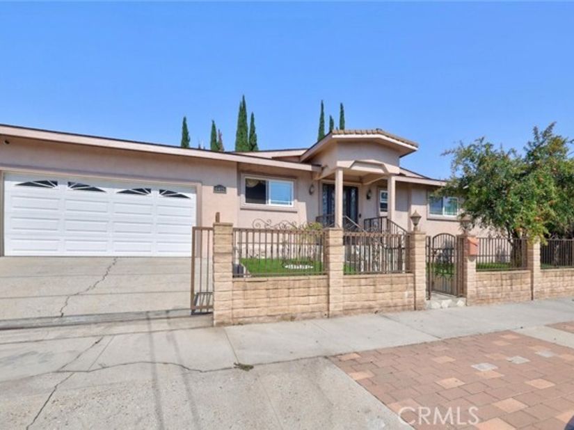 6415 Varna Avenue, Van Nuys (los Angeles) CA 91401