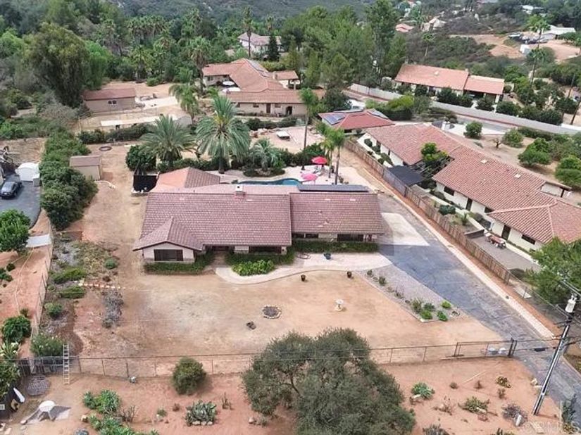 308 La Cresta Heights Rd, El Cajon CA 92021
