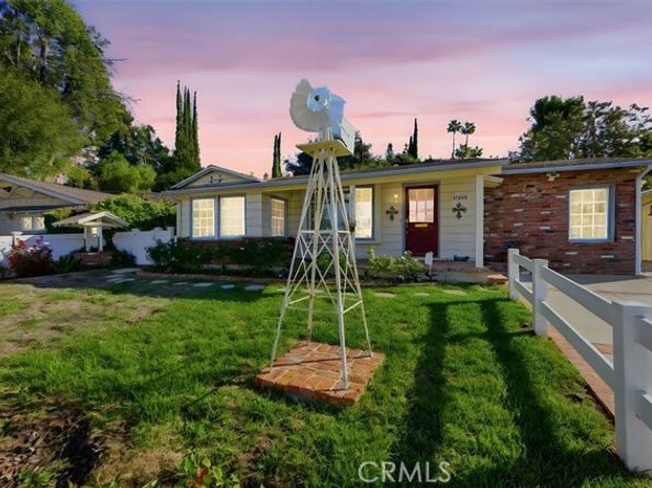 22050 Independencia Street, Woodland Hills (los Angeles) CA 91364