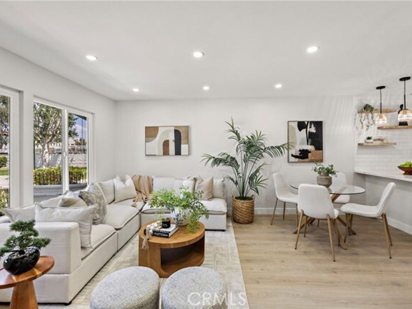 108 Danbury, Costa Mesa CA 92626