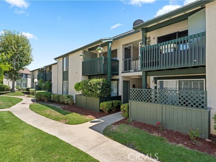 23282 Orange Avenue 6, Lake Forest (el Toro) CA 92630