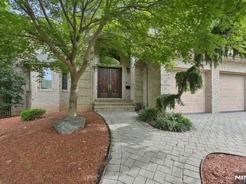 17 Bayview Avenue