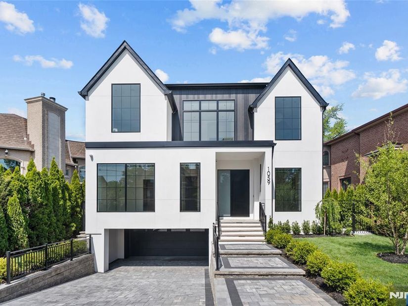 1059 Briar Way, Fort Lee NJ 07024