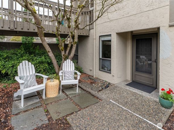 6536 Park Point Lane NE, Seattle WA 98115