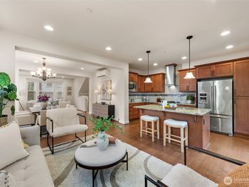 1321 Greenwich Walk NE