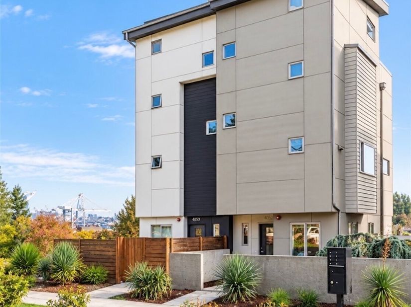 4052 30th Avenue SW, Seattle WA 98126