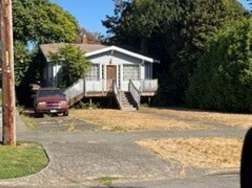 7022 Dibble Avenue NW, Seattle WA 98117