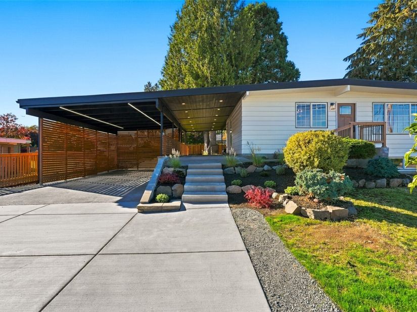17028 Larch Way, Lynnwood WA 98037