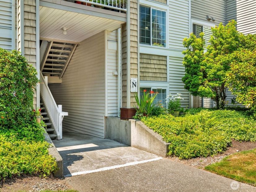 25235 SE Klahanie Boulevard N102, Sammamish WA 98029