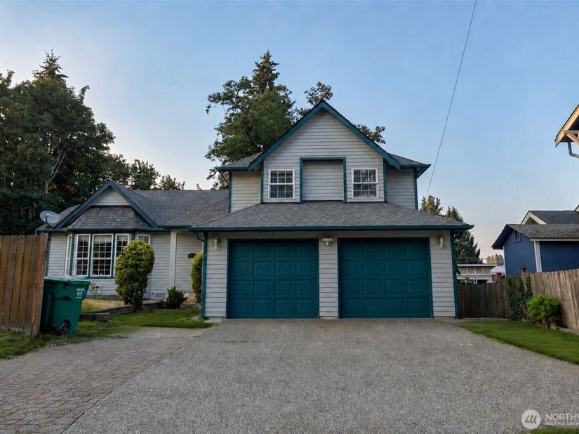 5018 Ryan Way, Seattle WA 98178
