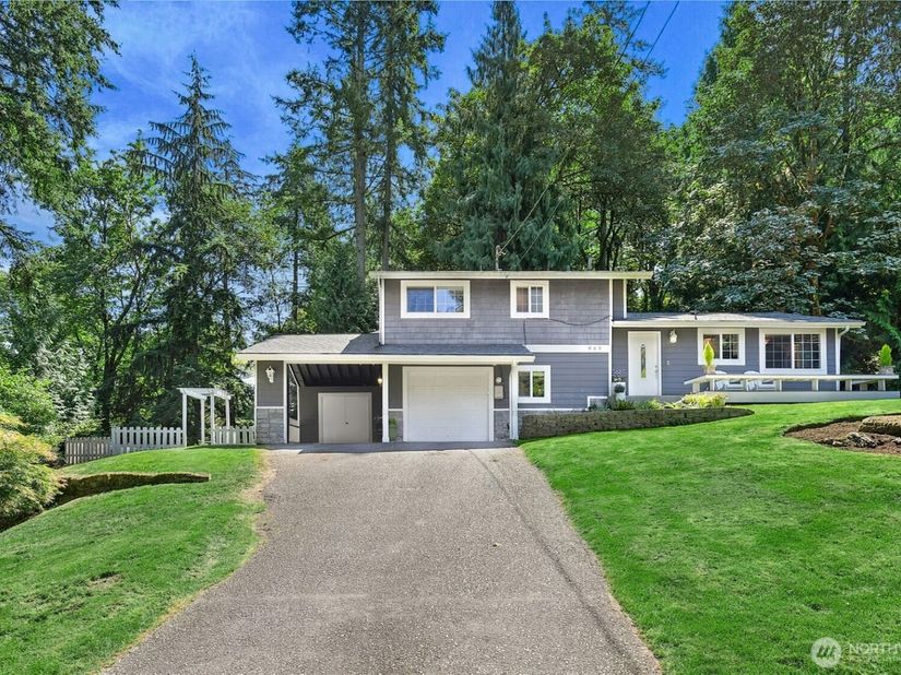 860 Valley View Place SW, Issaquah WA 98027