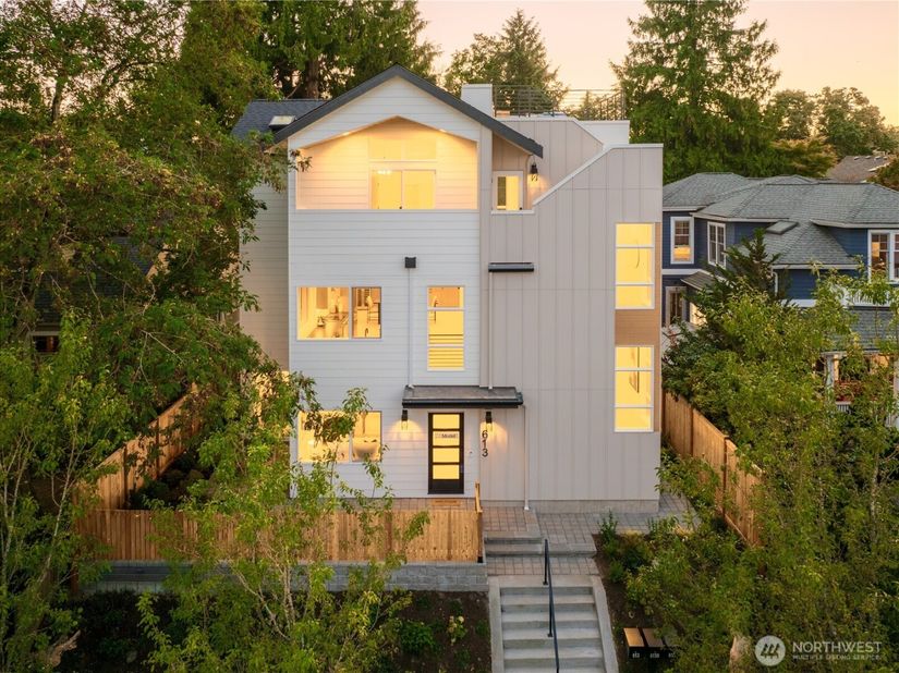 613 18th Avenue E, Seattle WA 98112