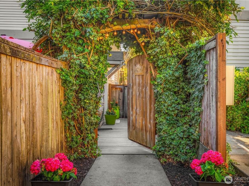 5615 Fauntleroy Way SW, Seattle WA 98136
