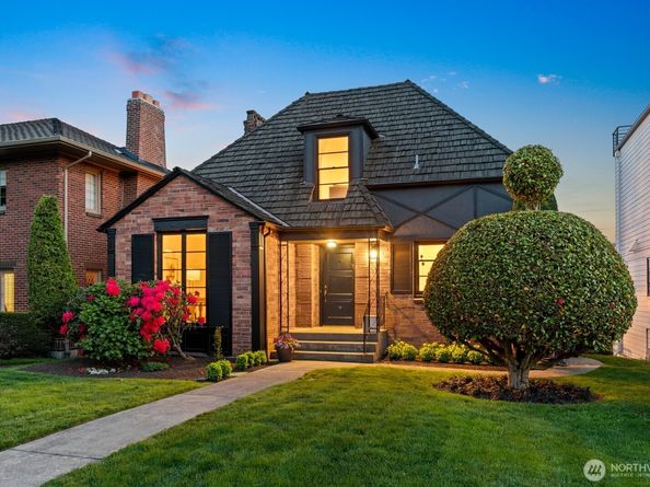 2527 Westmont Way W, Seattle WA 98199