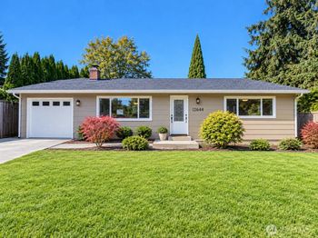 8916 NE 141st Street