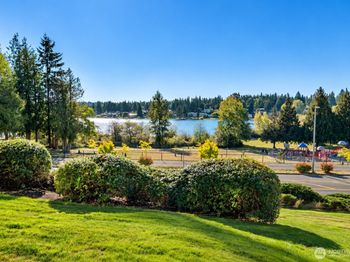 23507 Lakeview Dr