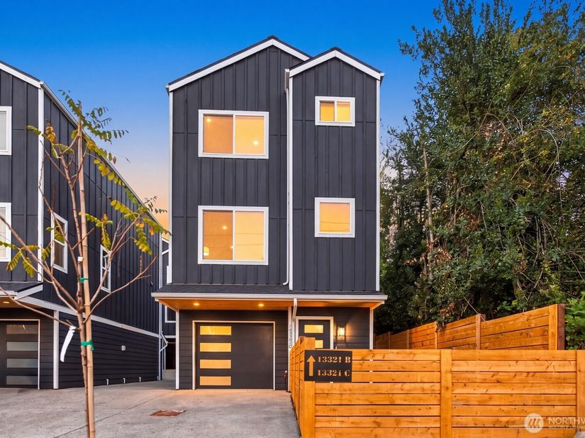 13321 3rd Avenue NE D, Seattle WA 98125