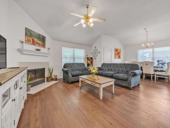 300  Elk Run Drive , Fort Worth Texas 76140