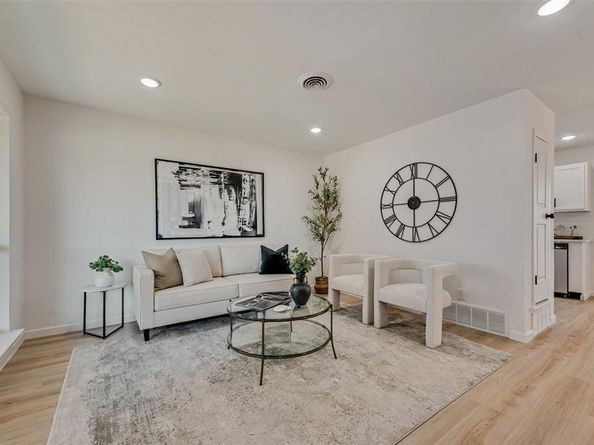 2809  Maple Drive , Garland Texas 75042