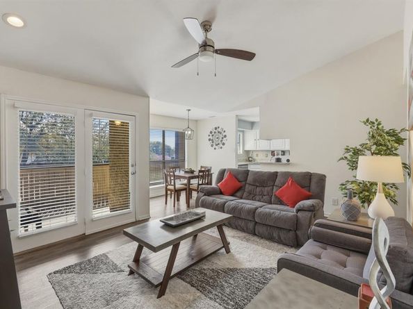 1900  Cloisters Drive  322, Arlington Texas 76011