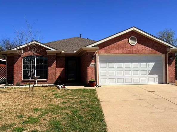 2529  Ensenada Lane , Fort Worth Texas 76108