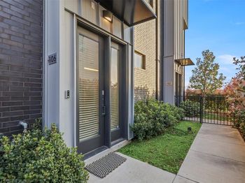 1813  Park Avenue 