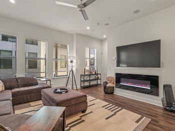 1813  Park Avenue 