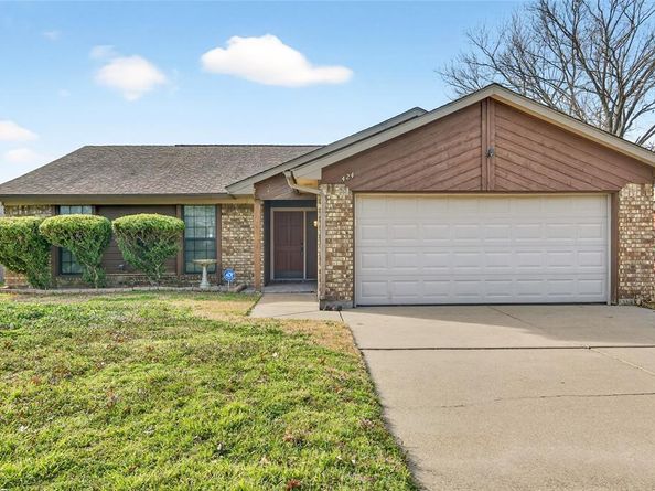 424  Benjamin Lane , Arlington Texas 76002