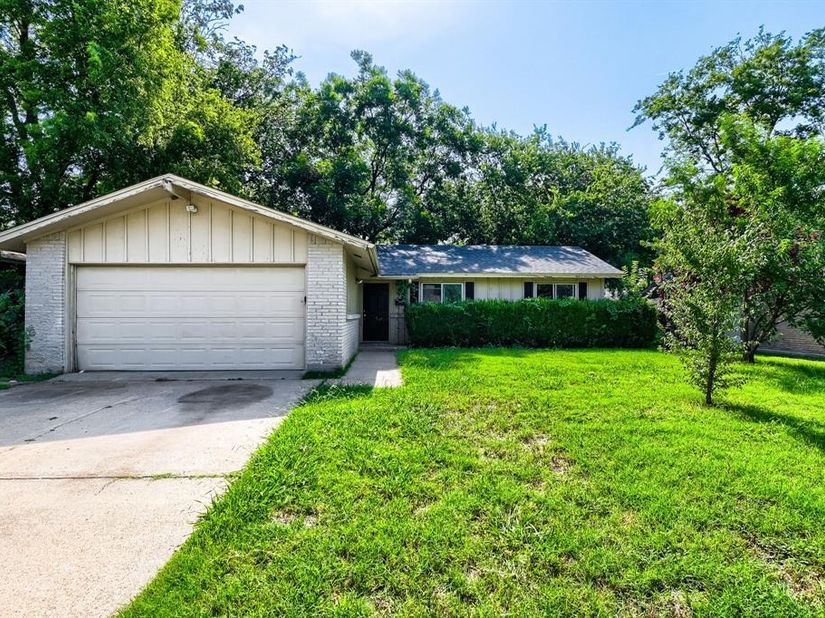 2748  Running Brook Lane , Dallas Texas 75228