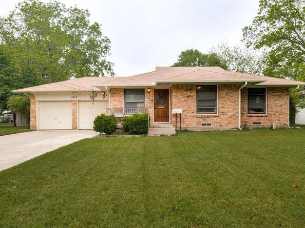 1313  Daisy Lane , Irving Texas 75061