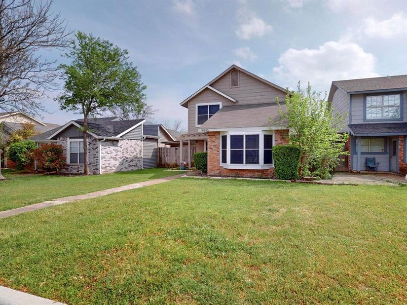 9945  Pack Saddle Trail , Fort Worth Texas 76108