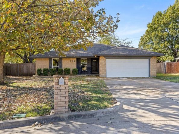 732  Kensington Lane , Mansfield Texas 76063