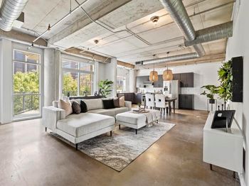 1001  Belleview Street 